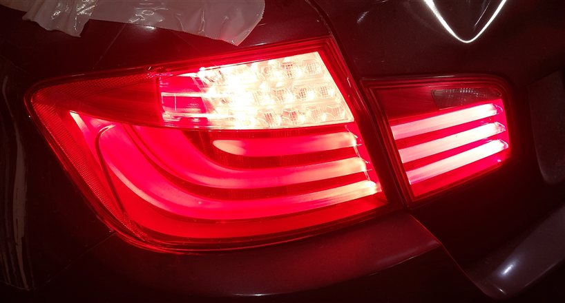 Thumbnail 2: 2011-2013 BMW 528i 535i 550i M5 (F10) LEFT REAR TRUNK LID TAILLIGHT LIGHT LAMP