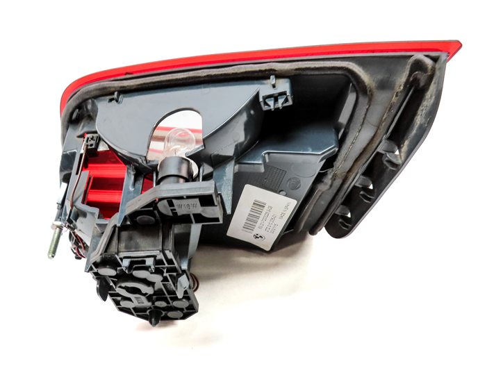 Thumbnail 6: 2011-2013 BMW 528i 535i 550i M5 (F10) LEFT REAR TRUNK LID TAILLIGHT LIGHT LAMP