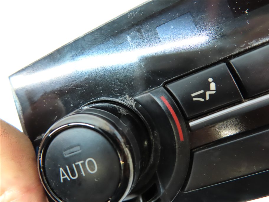 Thumbnail 10: 2010-2019 BMW 528i 535i 550i 740i 750i 760i (F01 F06 F10) REAR TEMPERATURE PANEL