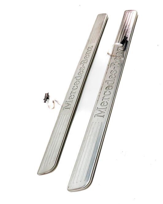 Thumbnail 4: 18 MERCEDES GLS450 (X166) FRONT LEFT & RIGHT LIGHTED DOOR SILL SCUFF TRIM SET/2