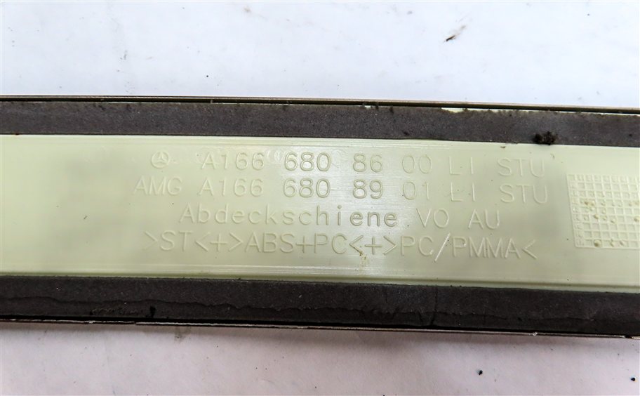 Thumbnail 6: 18 MERCEDES GLS450 (X166) FRONT LEFT & RIGHT LIGHTED DOOR SILL SCUFF TRIM SET/2