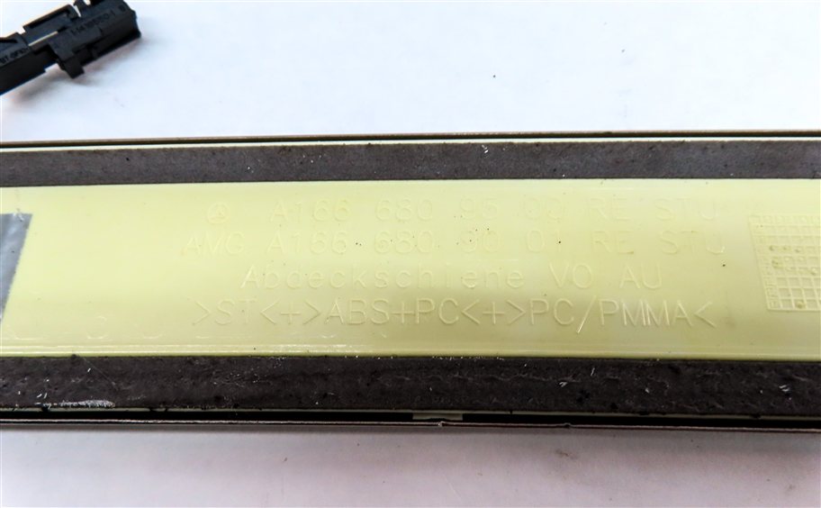 Thumbnail 7: 18 MERCEDES GLS450 (X166) FRONT LEFT & RIGHT LIGHTED DOOR SILL SCUFF TRIM SET/2