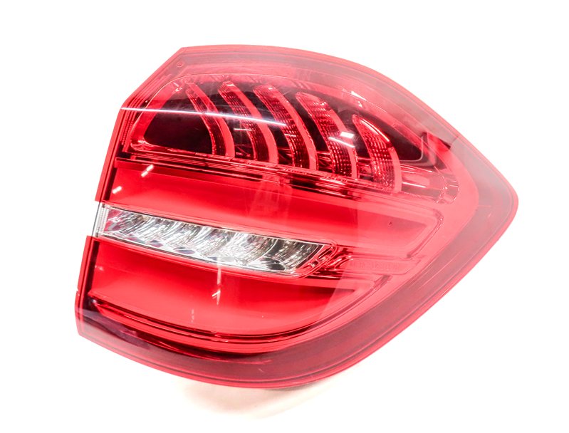 Thumbnail 2: 17-19 MERCEDES GLS CLASS X166 REAR RIGHT PASSENGER OUTER QUARTER TAILLIGHT LAMP