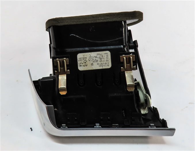 Thumbnail 5: 2013 MERCEDES GL450 (X166) FRONT RIGHT PASSENGER DASH HEAT AIR AC VENT (Black)