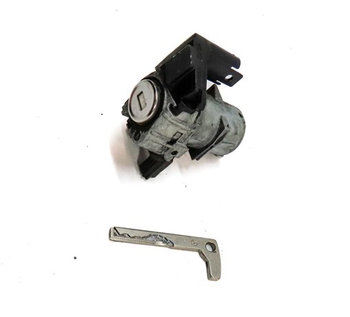 Thumbnail 4: 2013 MERCEDES GL450 (X166) FRONT LEFT DRIVER DOOR HANDLE LOCK CYLINDER w/ KEY