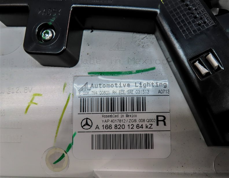 Thumbnail 6: 13-16 MERCEDES GL350 GL450 GL550 (X166) REAR RIGHT INNER TAILLIGHT LIGHT LAMP