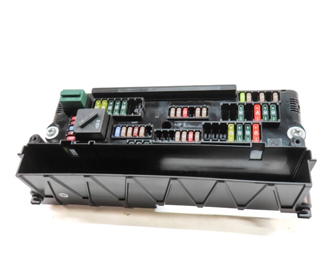 Thumbnail 5: 2014 BMW X3 (F25) 2.0L (N20) ENGINE FRONT POWER DISTRIBUTION FUSE POWER BOX