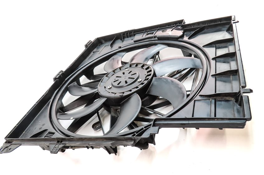 Thumbnail 4: 13-18 BMW X3 X4 (F25 F26) 2.0L N20 TURBO ENGINE RADIATOR COOLING FAN w/ SHROUD