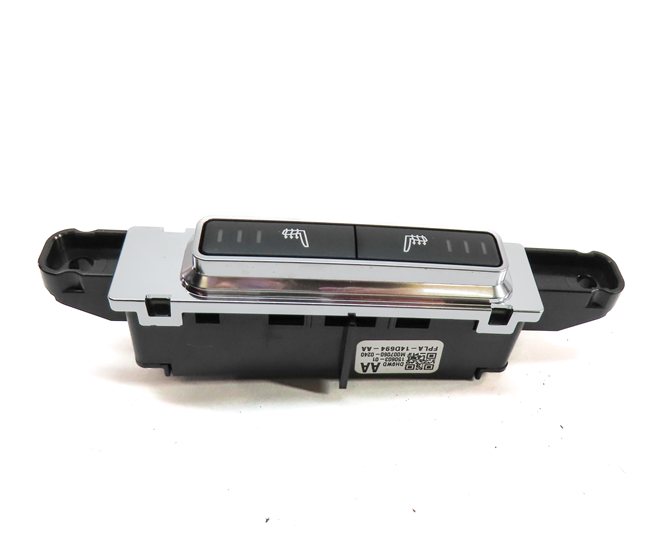 Thumbnail 4: 2016 RANGE ROVER SPORT (L494) REAR HEATED SEAT CONTROL SWITCH BUTTON PANEL