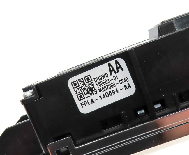 Thumbnail 6: 2016 RANGE ROVER SPORT (L494) REAR HEATED SEAT CONTROL SWITCH BUTTON PANEL