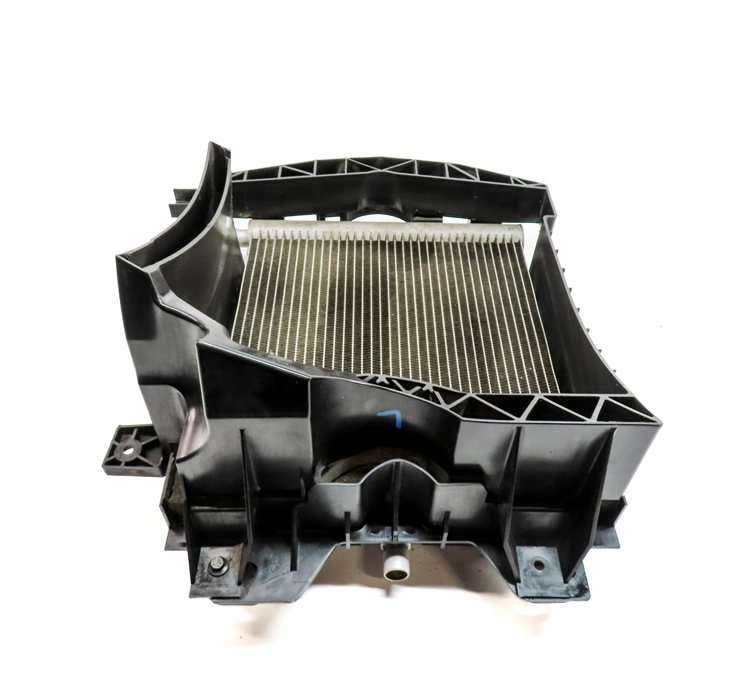 Thumbnail 5: 13-20 ROVER SPORT DISCOVERY (L405 L462 L494) LEFT AUXILIARY RADIATOR & BRACKET