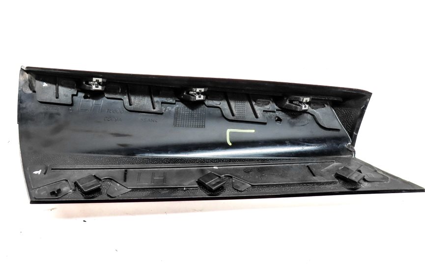 Thumbnail 8: 2017 LAND ROVER DISCOVERY SPORT (L550) REAR LEFT PILLAR TRIM MOULDING (Black)