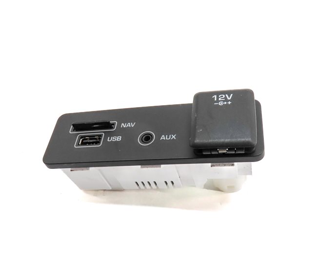 Thumbnail 2: 2016 LAND ROVER DISCOVERY SPORT (L550) FRONT CENTER CONSOLE AUX IN PORT PANEL
