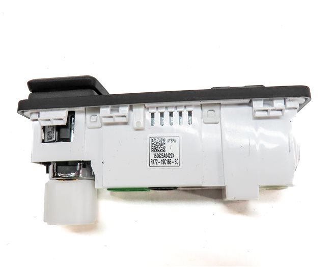 Thumbnail 6: 2016 LAND ROVER DISCOVERY SPORT (L550) FRONT CENTER CONSOLE AUX IN PORT PANEL