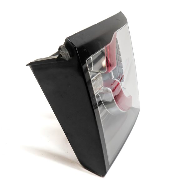 Thumbnail 4: 15-19 LAND ROVER DISCOVERY SPORT (L550) RIGHT REAR INNER TAILLIGHT LIGHT LAMP