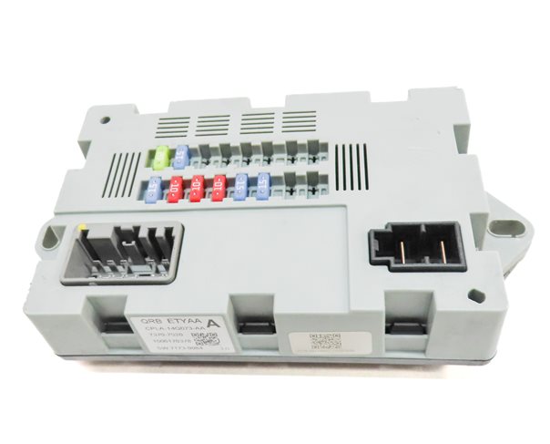 Thumbnail 2: 2016 LAND ROVER DISCOVERY SPORT (L550) 2.0L CABIN FUSE RELAY PANEL BOX MODULE