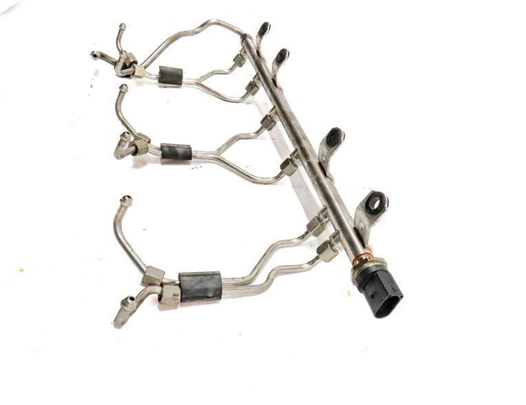 Thumbnail 3: 2014 BMW 640XI GRAN COUPE (F06) 3.0L (N55) ENGINE FUEL INJECTOR RAIL w/ LINES