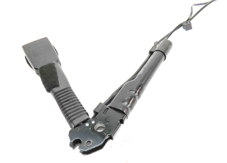 Thumbnail 4: 12-19 BMW 4 6 SERIES M4 M6 F06 F12 F13 F32 RIGHT FRONT SEATBELT RECEIVER (Black)