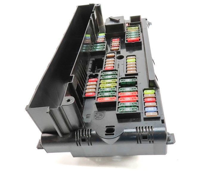 Thumbnail 3: 2014 BMW 640XI GRAN COUPE (F06) 3.0L (N55) FRONT POWER DISTRIBUTION FUSE BOX