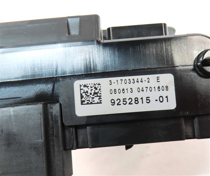 Thumbnail 6: 2014 BMW 640XI GRAN COUPE (F06) 3.0L (N55) FRONT POWER DISTRIBUTION FUSE BOX