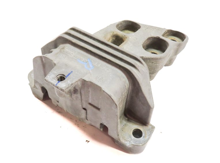 2014 MERCEDES CLA250 (C117) 2.0L AUTOMATIC TRANSMISSION SUPPORT MOUNT