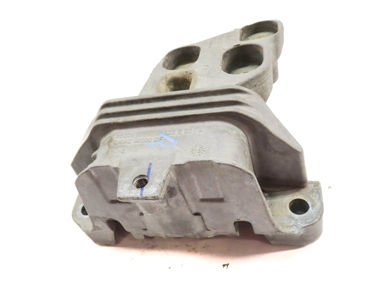 Thumbnail 2: 2014 MERCEDES CLA250 (C117) 2.0L AUTOMATIC TRANSMISSION SUPPORT MOUNT