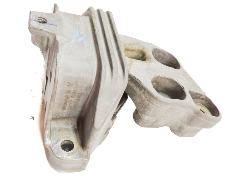 Thumbnail 3: 2014 MERCEDES CLA250 (C117) 2.0L AUTOMATIC TRANSMISSION SUPPORT MOUNT