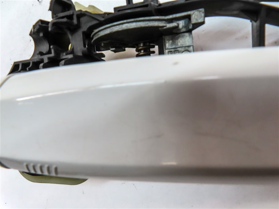 Thumbnail 7: 14-21 BMW X1 X2 X5 X6 (F15 F16 F39 F48) REAR LEFT COMFORT DOOR HANDLE (White)