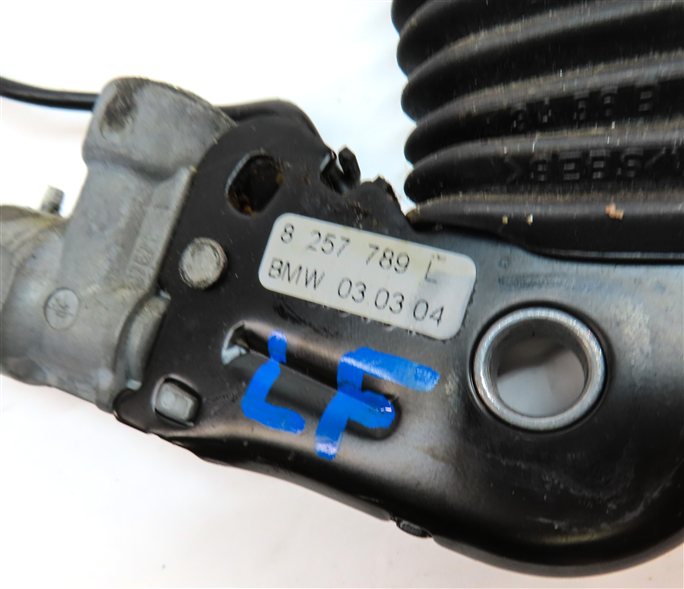Thumbnail 6: 00-07 BMW 325i 330i 645i 650i M3 M6 E46 E63 FRONT LEFT DRIVER SEATBELT RECEIVER