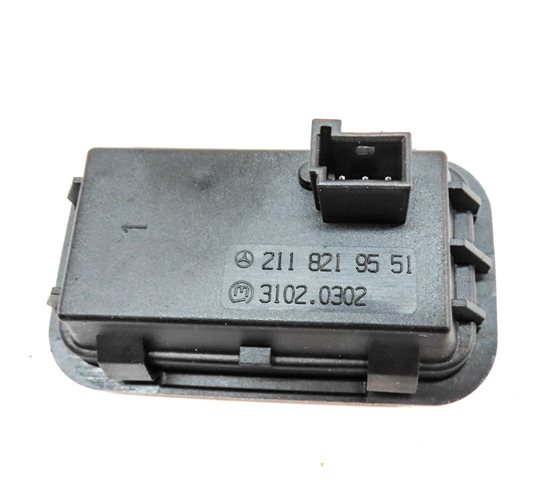 Thumbnail 6: 10 MERCEDES GLK350 (X204) REAR LIFTGATE HATCH LID ELECTRONIC CLOSE SWITCH BUTTON