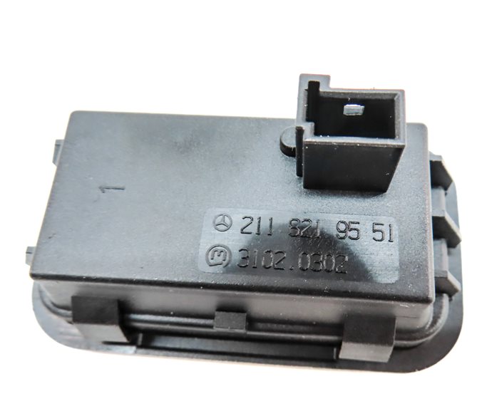 Thumbnail 7: 10 MERCEDES GLK350 (X204) REAR LIFTGATE HATCH LID ELECTRONIC CLOSE SWITCH BUTTON