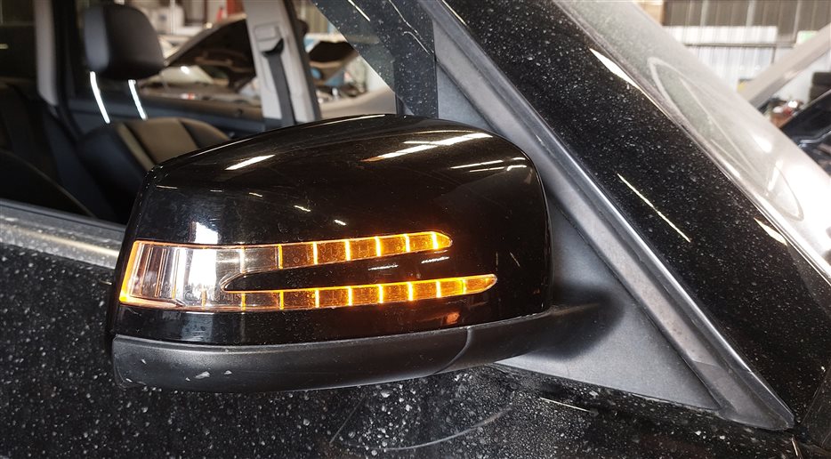 Thumbnail 2: 10-12 MERCEDES GLK350 (X204) RIGHT - HEATED MEMORY AUTODIM DOOR MIRROR (Black)