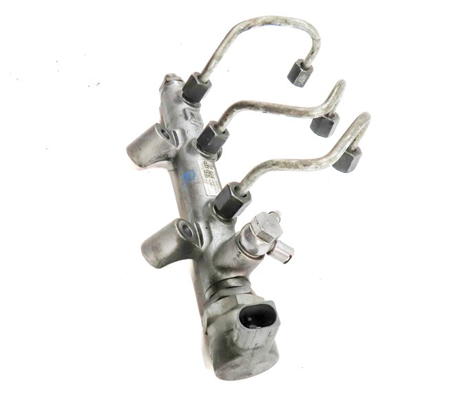 Thumbnail 3: 2013 AUDI Q7 (4L) 3.0L DIESEL (CNRB) RIGHT ENGINE MOTOR FUEL RAIL w/ LINES