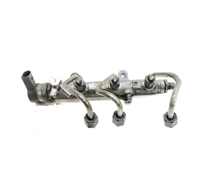 Thumbnail 5: 2013 AUDI Q7 (4L) 3.0L DIESEL (CNRB) RIGHT ENGINE MOTOR FUEL RAIL w/ LINES