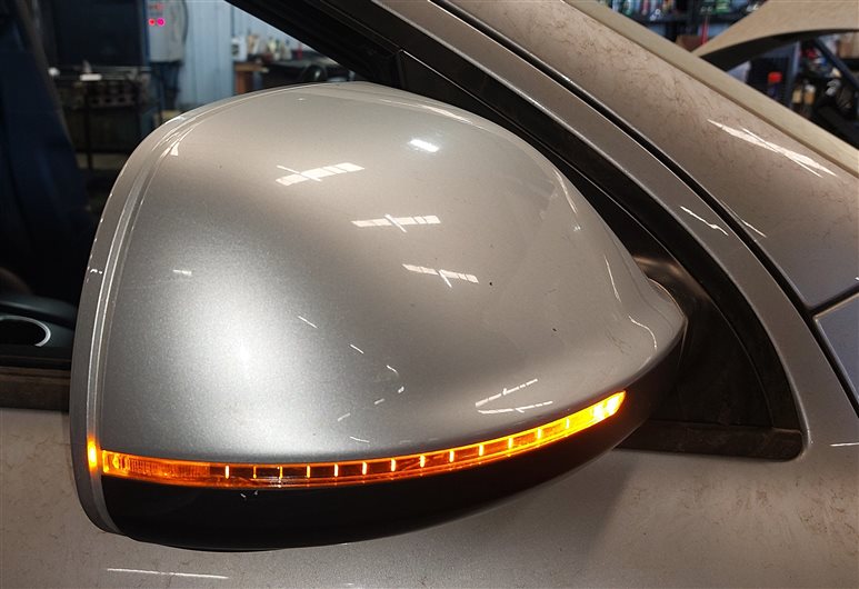 Thumbnail 2: 2013-2015 AUDI Q7 (4L) RIGHT PASSENGER P-FOLD BLIND SPOT DOOR MIRROR (Silver)