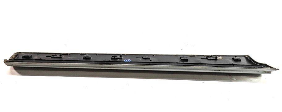 Thumbnail 7: 2010-2015 AUDI Q7 FRONT RIGHT LOWER DOOR TRIM MOULDING (w/out SLINE) (Silver)