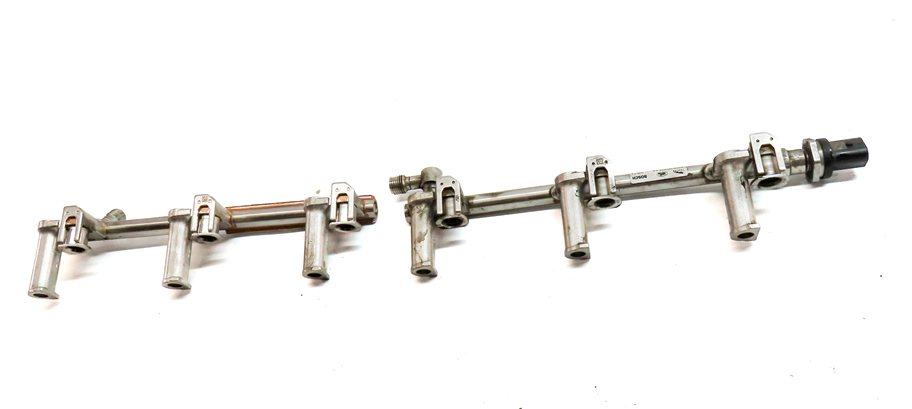 Thumbnail 2: 15 LAND ROVER LR4 (L319) 3.0L SUPER ENGINE LEFT & RIGHT FUEL INJECTOR RAIL SET/2