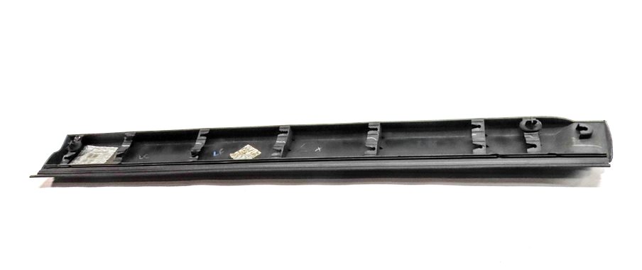 Thumbnail 5: 2005-2016 LAND ROVER LR3 LR4 FRONT LEFT DRIVER DOOR LOWER MOULDING RUNNER TRIM