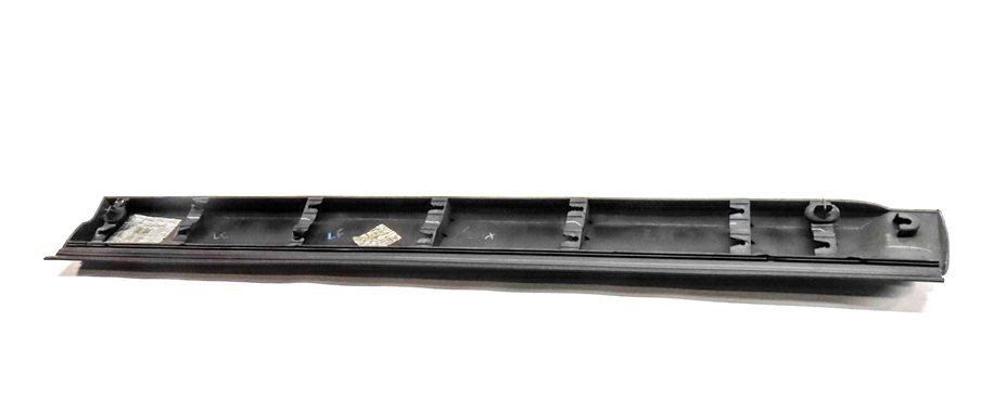 Thumbnail 6: 2005-2016 LAND ROVER LR3 LR4 FRONT LEFT DRIVER DOOR LOWER MOULDING RUNNER TRIM