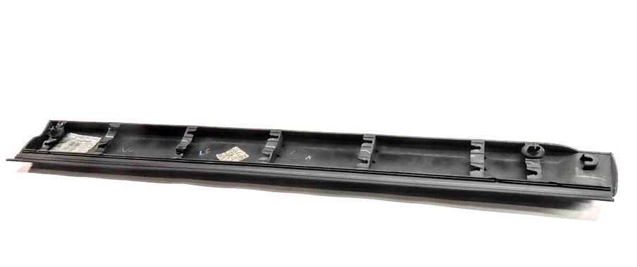 Thumbnail 7: 2005-2016 LAND ROVER LR3 LR4 FRONT LEFT DRIVER DOOR LOWER MOULDING RUNNER TRIM