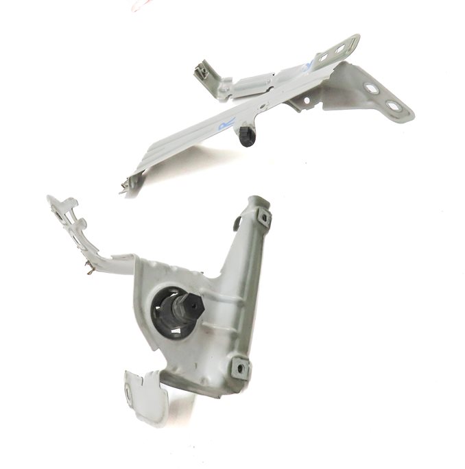 Thumbnail 4: 2011 BMW X3 (F25) FRONT RIGHT PASSENGER FENDER SUPPORT MOUNT BRACKET SET/3