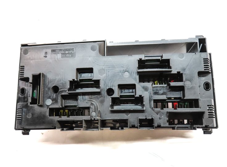 Thumbnail 4: 2011 BMW X3 (F25) 3.0L (N55) ENGINE FRONT POWER DISTRIBUTION FUSE RELAY BOX