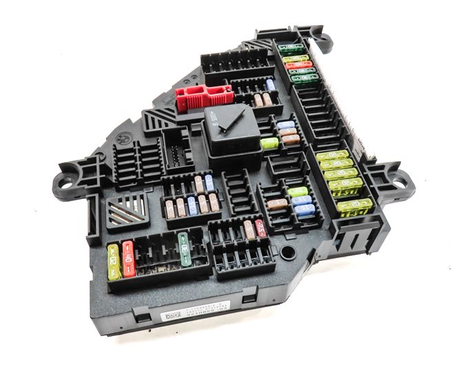 Thumbnail 3: 2011-2012 BMW X3 (F25) REAR TRUNK MOUNT POWER DISTRIBUTION RELAY FUSE BOX
