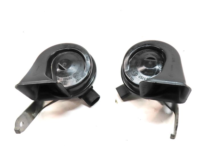 Thumbnail 2: 2011-2016 BMW 528i 535i 535iGT 550i 550iGT M5 (F10 F07) HIGH & LOW TONE HORN SET