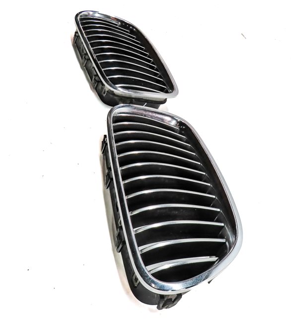 Thumbnail 3: 11-13 BMW 528i 535i 550i (F10) FRONT LEFT & RIGHT HOOD VENT GRILLE SET