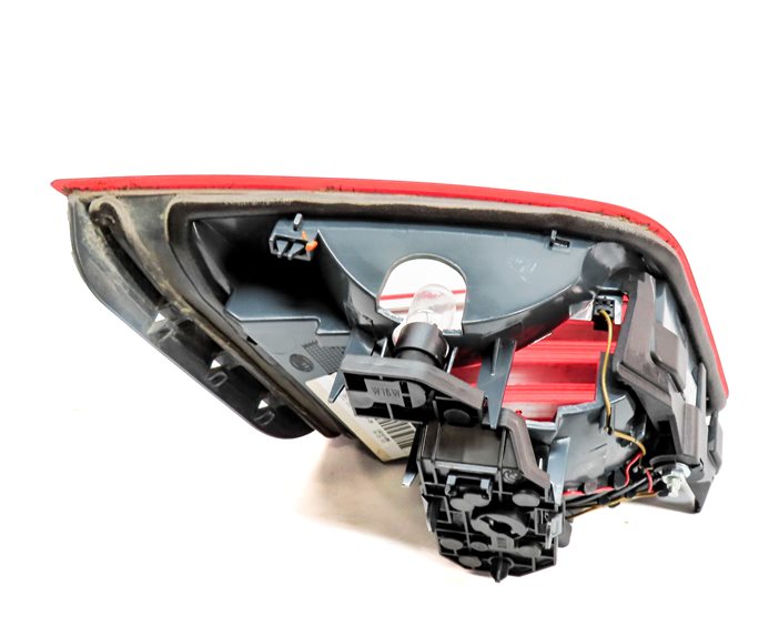 Thumbnail 5: 11-13 BMW 528i 535i 550i M5 (F10) RIGHT REAR INNER TRUNK TAILLIGHT LIGHT LAMP