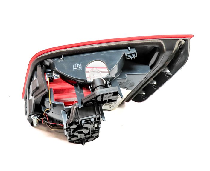 Thumbnail 5: 2011-2013 BMW 528i 535i 550i M5 (F10) LEFT REAR TRUNK LID TAILLIGHT LIGHT LAMP
