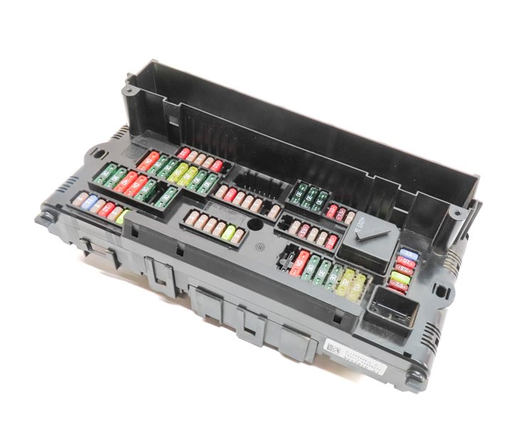 2012 BMW 528I (F10) 2.0L (N20) ENGINE FRONT POWER DISTRIBUTION FUSE RELAY BOX