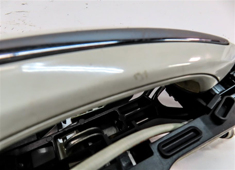 Thumbnail 8: 2009-2018 BMW 5 7 SERIES (F01 F02 F10) REAR LEFT COMFORT DOOR HANDLE (White)