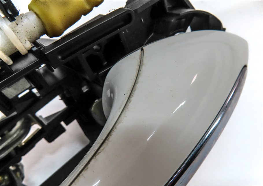Thumbnail 6: 2009-2018 BMW 5 7 SERIES (F01 F02 F10) FRONT RIGHT COMFORT DOOR HANDLE (White)